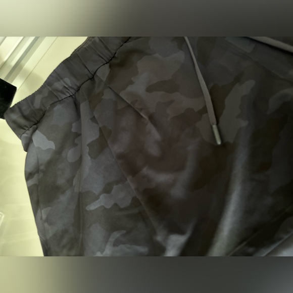 Lululemon Stroll at Sundown Short 3"
Heritage 365 Camo Deep Coal Multi - Picture 5 of 7